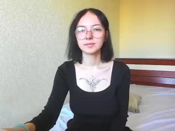 webcam girl emily_lil_dark image #3021345