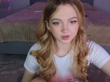 webcam girl small_blondee image #8592224
