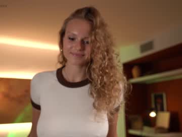 webcam girl chillwithkira image #2946081