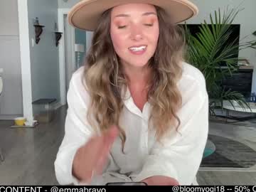 webcam girl bloomyogi image #7503285