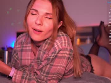 webcam girl sweetkira555 image #3828095