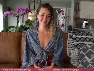 webcam girl bloomyogi image #1151056