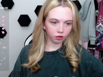 webcam girl small_blondee image #4312215