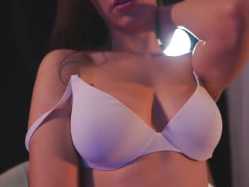 webcam girl lucie_beltran image #7036792