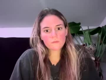 webcam girl bananascoconutz image #6322738