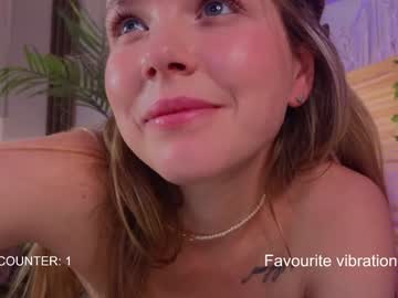 webcam girl milly_shy image #9170273