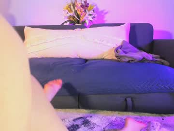 webcam girl littlee33 image #7662493