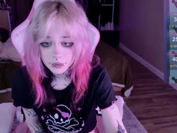 webcam girl lollyshy__ image #8604902