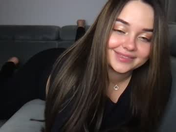 webcam girl innocentxdoll19 image #3891436