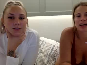 webcam girl carolinakiss14 image #2710975