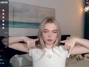 webcam girl small_blondee image #1252583