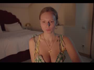 webcam girl chillwithkira image #1560079