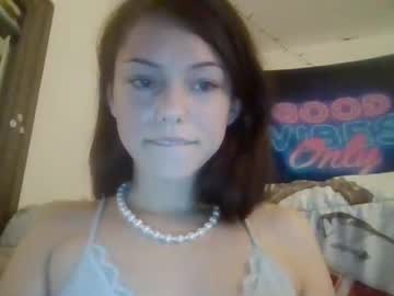 webcam girl lilbbyily1 image #7463821