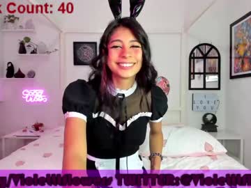webcam girl violetttflowers image #654966