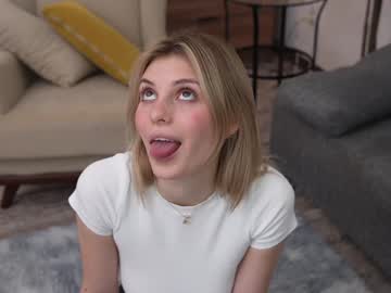 webcam girl refined_style image #8433916