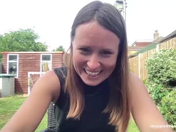 webcam girl eatmypie69 image #4634277