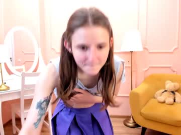 webcam girl blushing_ellie image #1795450