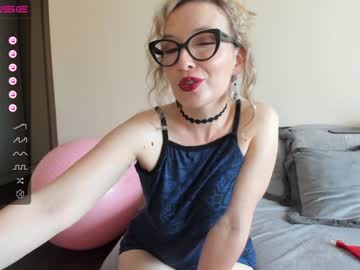 webcam girl emilymilf__ image #4475431