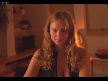webcam girl chillwithkira image #1805130