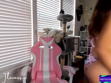 webcam girl violetttflowers image #7167198