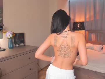 webcam girl synne_glows image #9651636