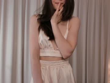 webcam girl peek_in_my_window image #6888145