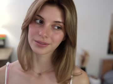 webcam girl refined_style image #7746195