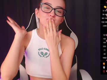 webcam girl queen_kitty1818 image #8764376