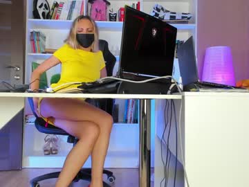webcam girl holy_crap__ image #4784630