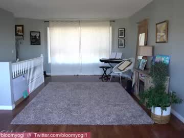 webcam girl bloomyogi image #1302223