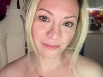 webcam girl kiradivine image #6750618