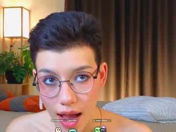 webcam girl riskyteasse image #8428823