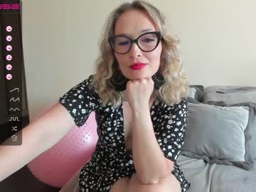 webcam girl emilymilf__ image #4526137