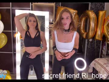 webcam girl queenafina image #4175717