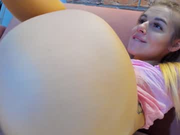 webcam couple mila_polly_and_forester image #600456