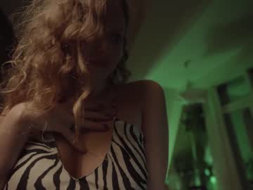 webcam girl chillwithkira image #1073182