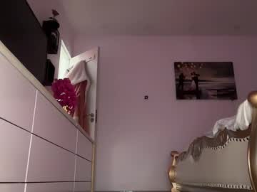 webcam girl kiradivine image #8889612