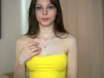 webcam girl peek_in_my_window image #7204419