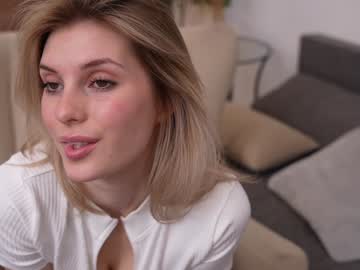 webcam girl refined_style image #8665007