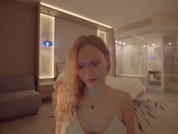 webcam girl chillwithkira image #504903