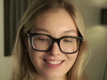 webcam girl gillianelletson image #8385202