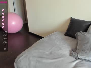 webcam girl emilymilf__ image #4539833