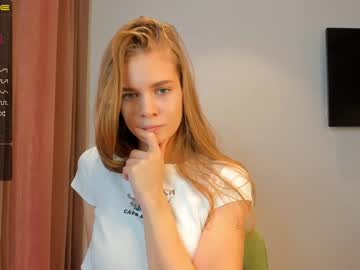 webcam girl carolynsveronica image #5038808