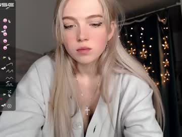 webcam girl small_blondee image #1550734