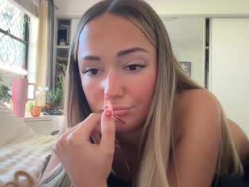 webcam girl luvlivvyy image #9699977