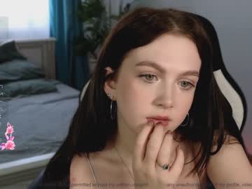 webcam girl small_blondee image #6938903