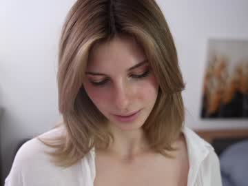 webcam girl refined_style image #7753932