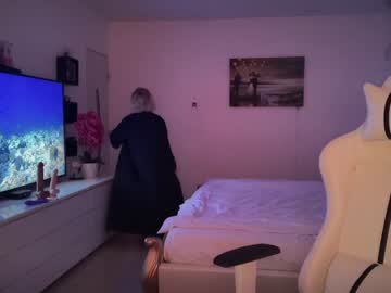 webcam girl kiradivine image #9292842