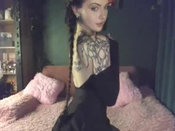 webcam girl bmwm5f90 image #8944317