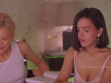webcam girl _2strangers image #2301978